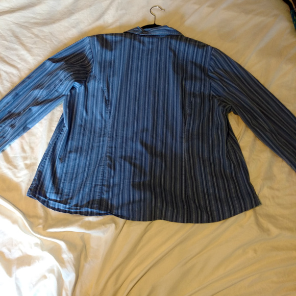 Lane Bryant Blue Pinstripe Button Down 18/20 - Picture 8 of 8